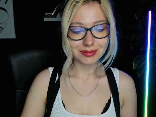 xxHeidiLove webcam