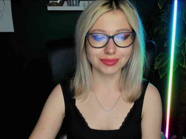 xxHeidiLove webcam