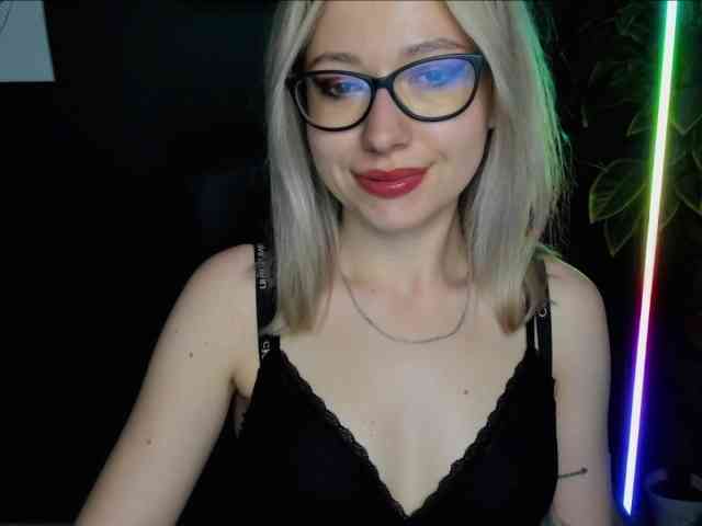 xxHeidiLove webcam