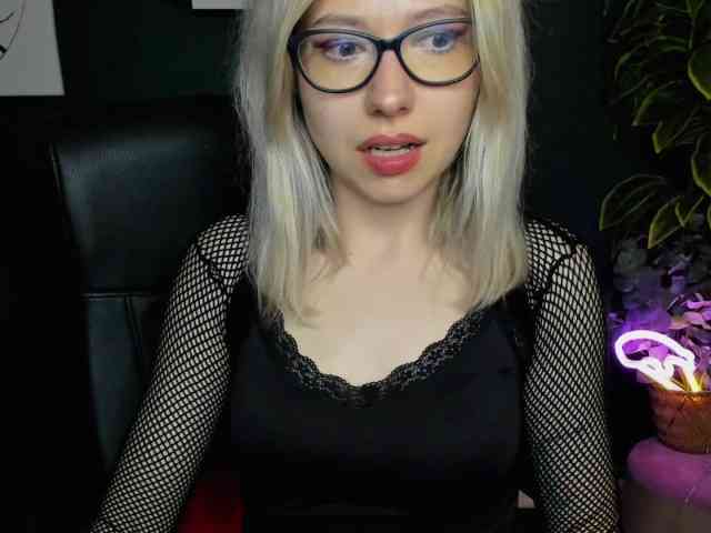 xxHeidiLove webcam