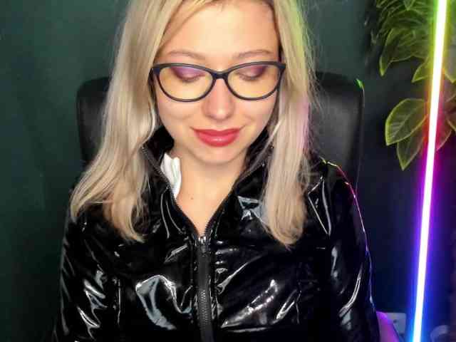 xxHeidiLove webcam