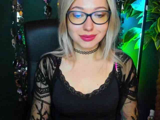 xxHeidiLove webcam