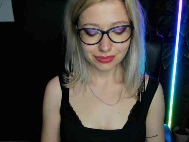 xxHeidiLove webcam