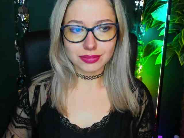 xxHeidiLove webcam