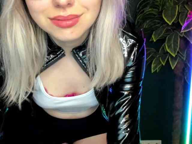 xxHeidiLove webcam