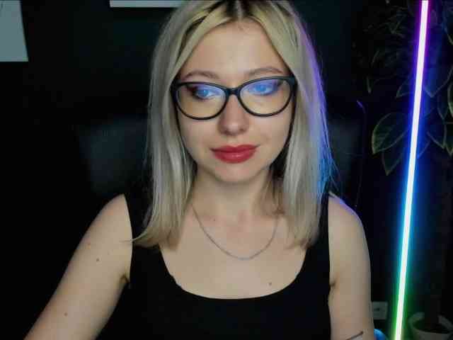 xxHeidiLove webcam