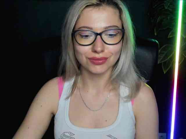 xxHeidiLove webcam