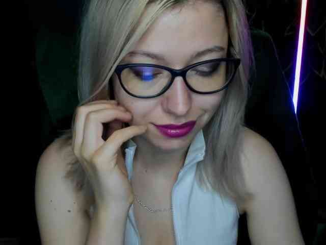 xxHeidiLove webcam