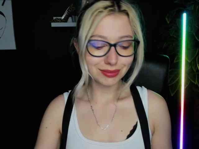 xxHeidiLove webcam