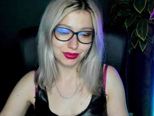 xxHeidiLove webcam