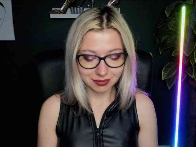 xxHeidiLove webcam
