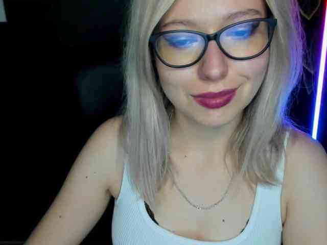 xxHeidiLove webcam