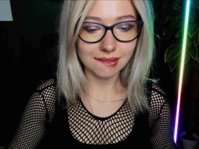 xxHeidiLove webcam