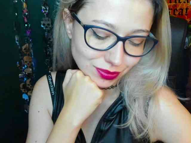 xxHeidiLove webcam