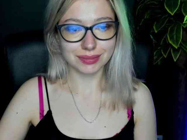xxHeidiLove webcam