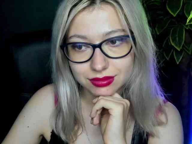 xxHeidiLove webcam