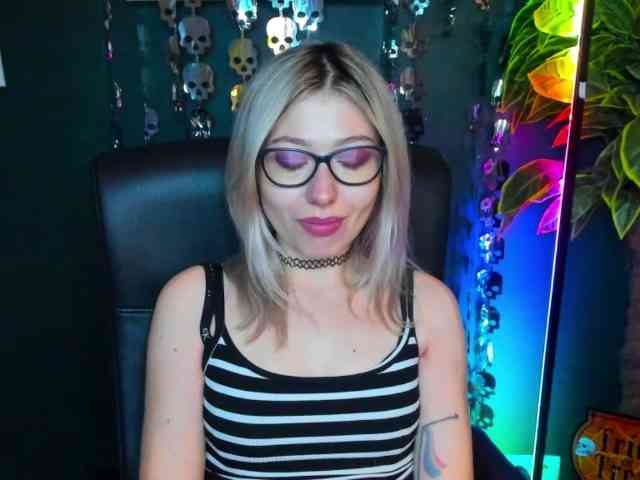 xxHeidiLove webcam
