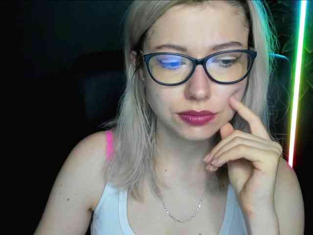 erotic chat XxHeidiLove