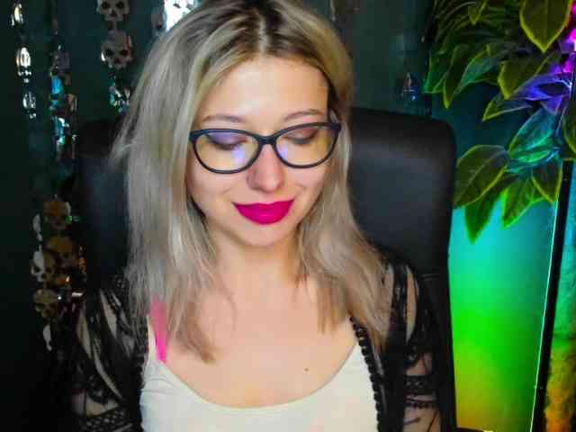 xxHeidiLove webcam