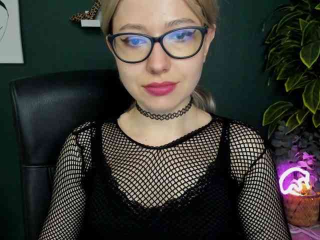 xxHeidiLove webcam