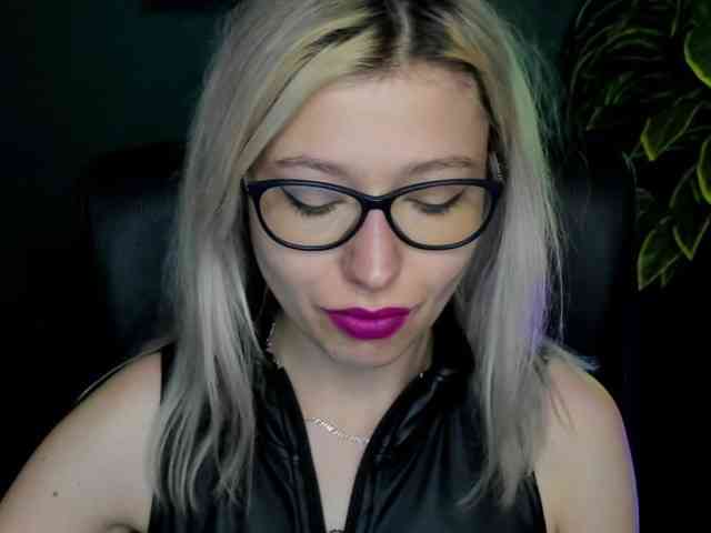 xxHeidiLove webcam