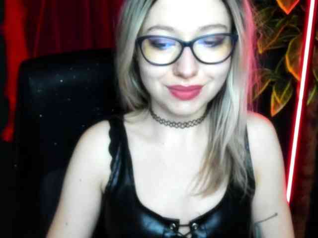 xxHeidiLove webcam