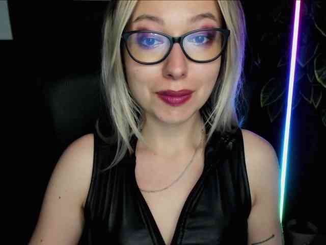 xxHeidiLove webcam