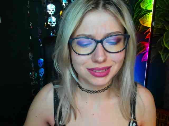 xxHeidiLove webcam