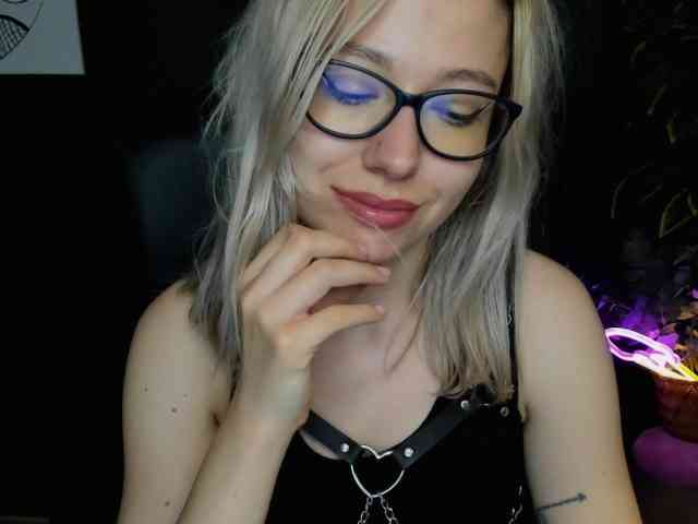 xxHeidiLove webcam
