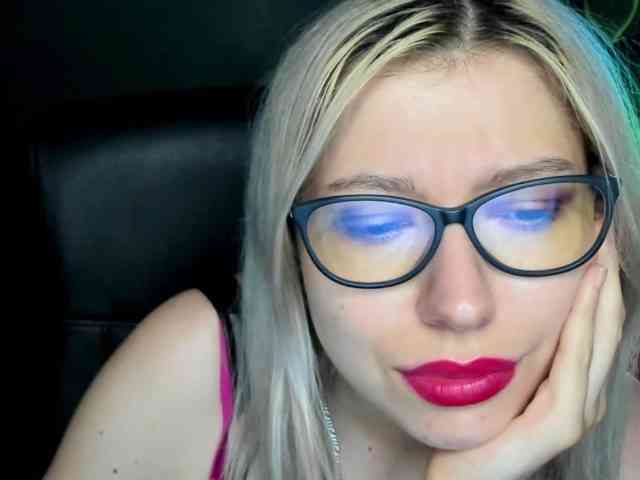 xxHeidiLove webcam