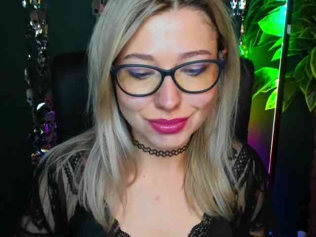 xxHeidiLove webcam