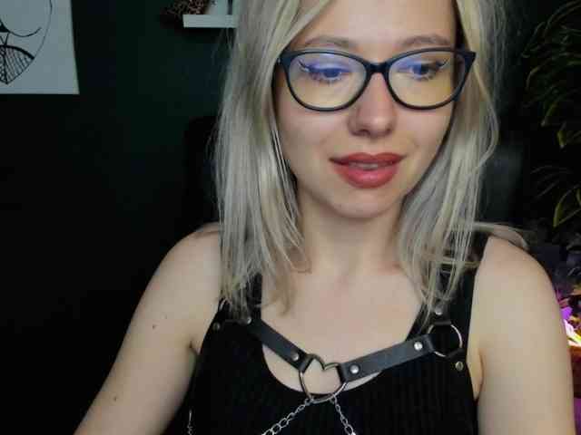 xxHeidiLove webcam