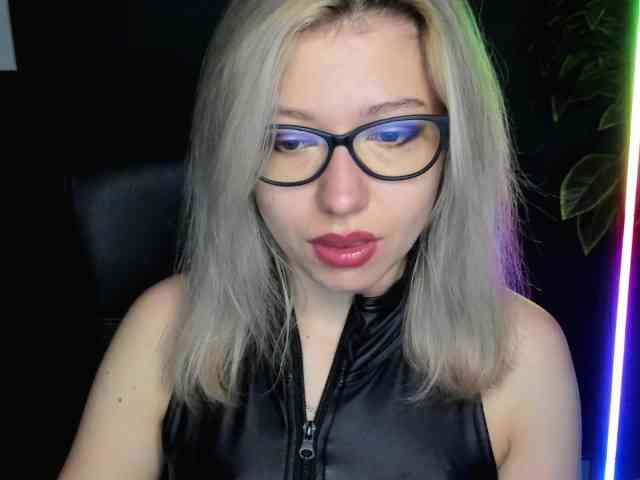 xxHeidiLove webcam