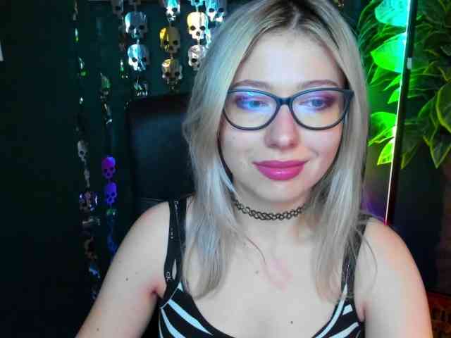 xxHeidiLove webcam