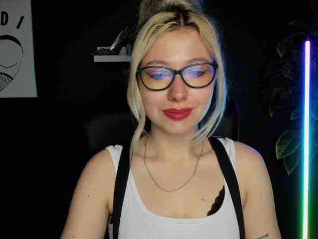 xxHeidiLove webcam