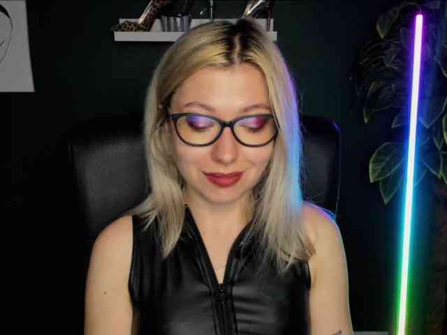 xxHeidiLove webcam