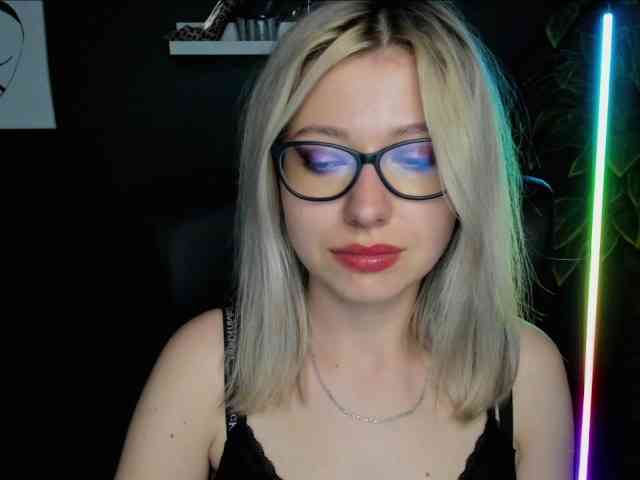 xxHeidiLove webcam