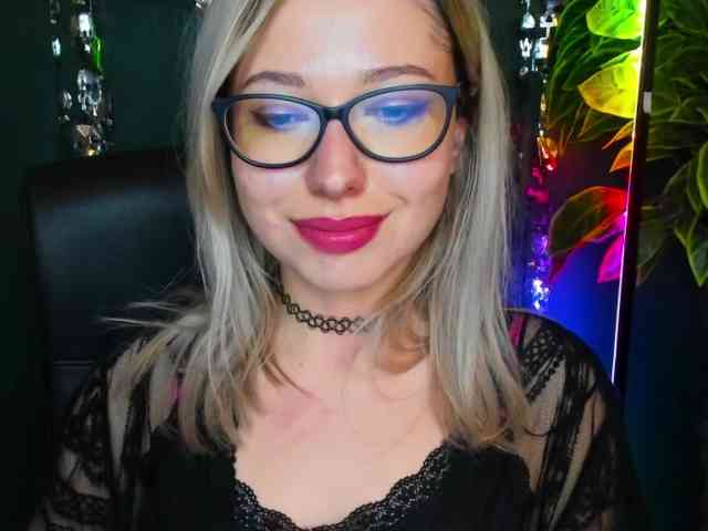 xxHeidiLove webcam