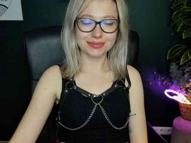 xxHeidiLove webcam
