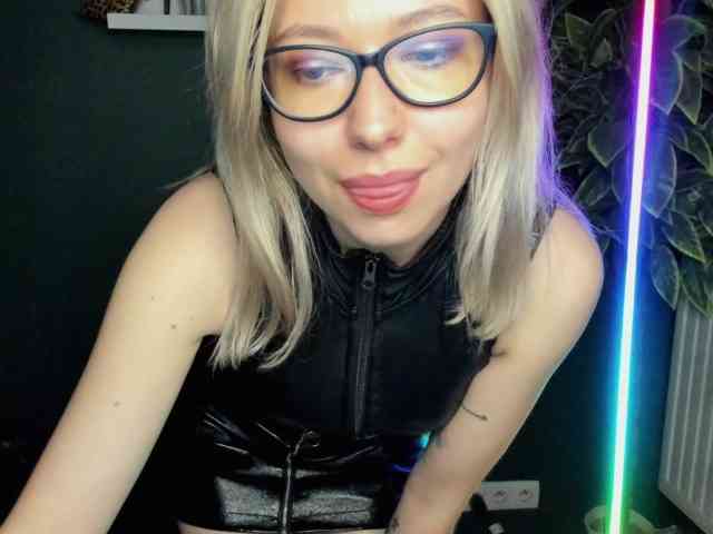xxHeidiLove webcam