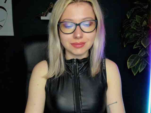 xxHeidiLove webcam