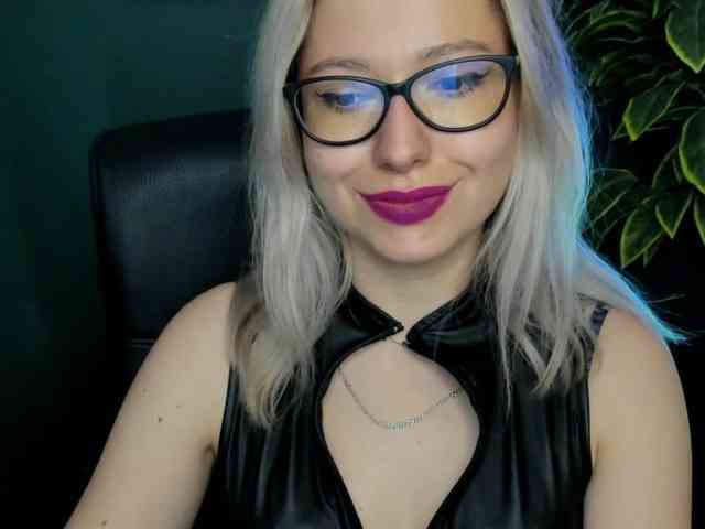 xxHeidiLove webcam