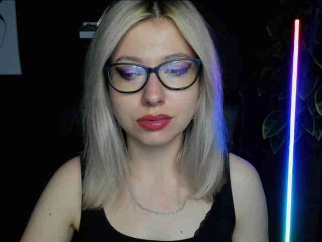 xxHeidiLove webcam