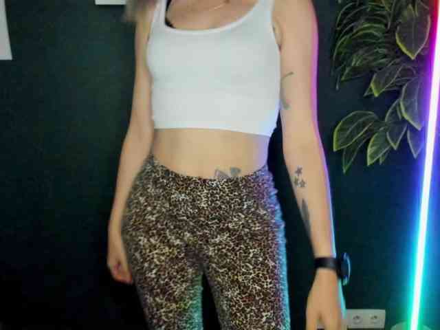 xxHeidiLove webcam