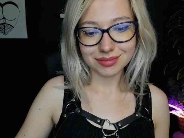 xxHeidiLove webcam