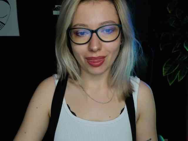 xxHeidiLove webcam