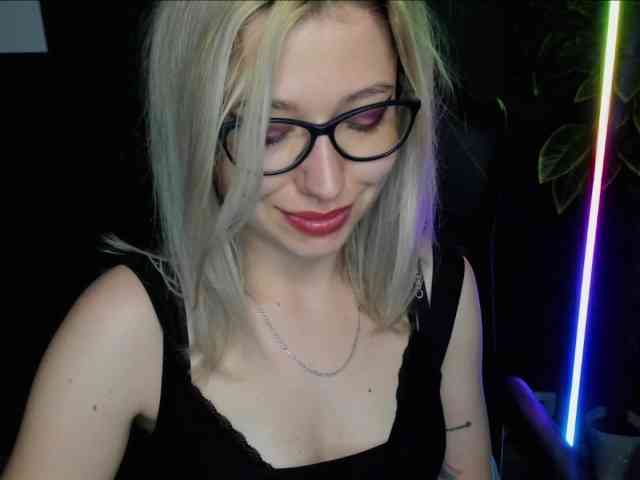 xxHeidiLove webcam
