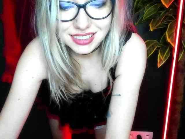 xxHeidiLove webcam