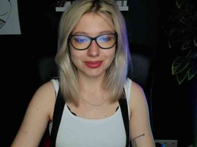 xxHeidiLove webcam