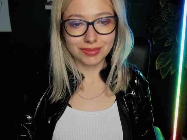 xxHeidiLove webcam